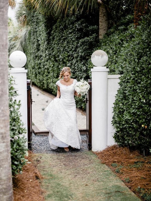 Bride’s gown by Jenny Packham. Bouquet by Out of the Garden. Image by Brandon Lata Photography.