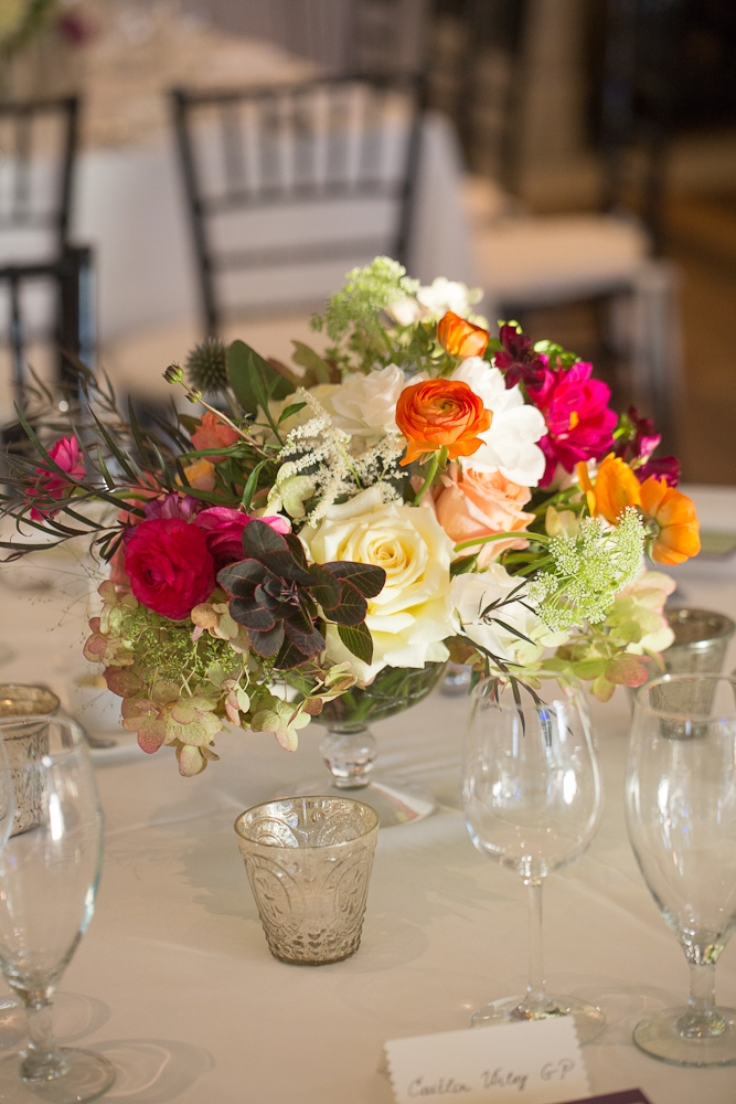Florals by Charleston Stems. Day-of coordination by River Course at Kiawah Island Club. Photograph by Captured by Kate.