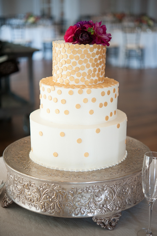 Cake by WildFlour Pastry. Florals by Charleston Stems. Photograph by Captured by Kate.