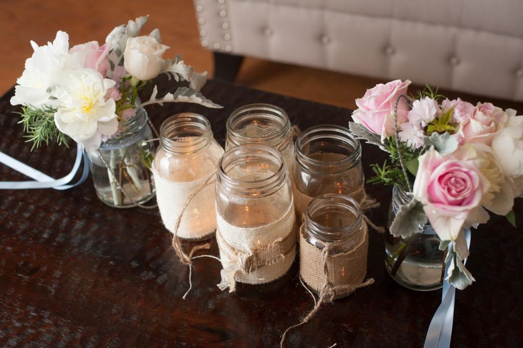 WOVEN WARMTH: Creating a rustic effect, votive candles glowed from Mason jars wrapped in burlap and twine.