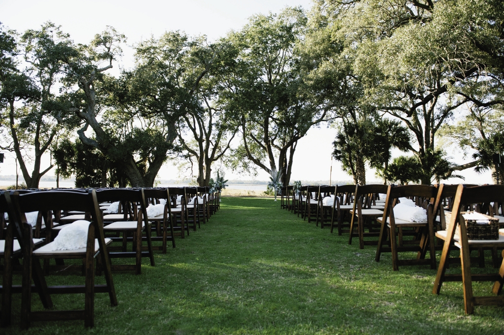 SPOT ON: Lowndes Grove Plantation is one of the couple’s favorite places in Charleston; so much so, the groom contacted the site before proposing to get information on booking it.