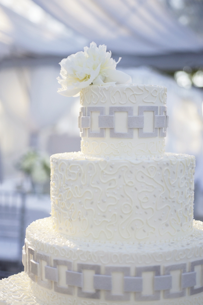 LINKED UP: Wedding Cakes by Jim Smeal incorporated the pattern from Chloe’s wedding dress and the chain of one of her Art Deco bracelets onto the cake.