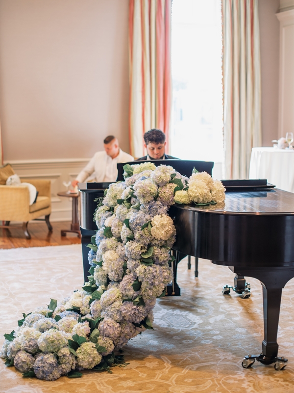 Cascades of ombré blooms abounded throughout the reception space.