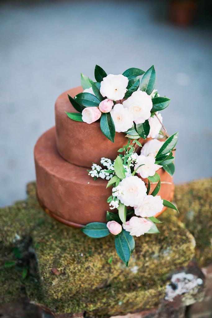 Look to your surroundings for floral cake accents. For this cocoa-dusted treat, fresh, in-season camellias paid tribute to those on Middleton’s grounds, where the shrub first thrived outdoors in America.