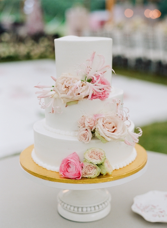 Life hack: would you guess the wedding cake came from Publix? Individual “R”-shaped butters added a personal touch to each place setting.