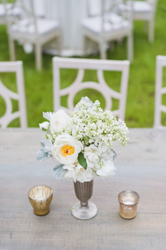 Florals by Out of the Garden. Image by Clay Austin Photography at Magnolia Plantation &amp; Gardens.