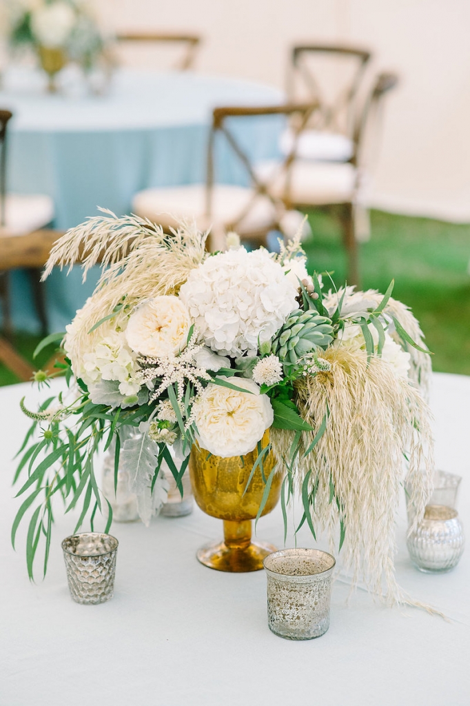 Wedding design by Sweetgrass Social. Florals by Branch Design Studio. Rentals from EventWorks. Linens from La Tavola. Image by Aaron and Jillian Photography.