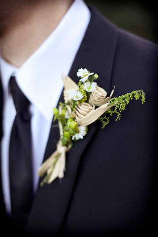 PERFECT MATCH: With a delicate mix of daisies, Monte Casinos, and sweet grass roses, the groom’s boutonniere mirrored the bride’s bouquet. The special significance of the daisy? Not only is it Catherine’s favorite flower, but Zack says he often gifts bouquets of the posy to his girl.