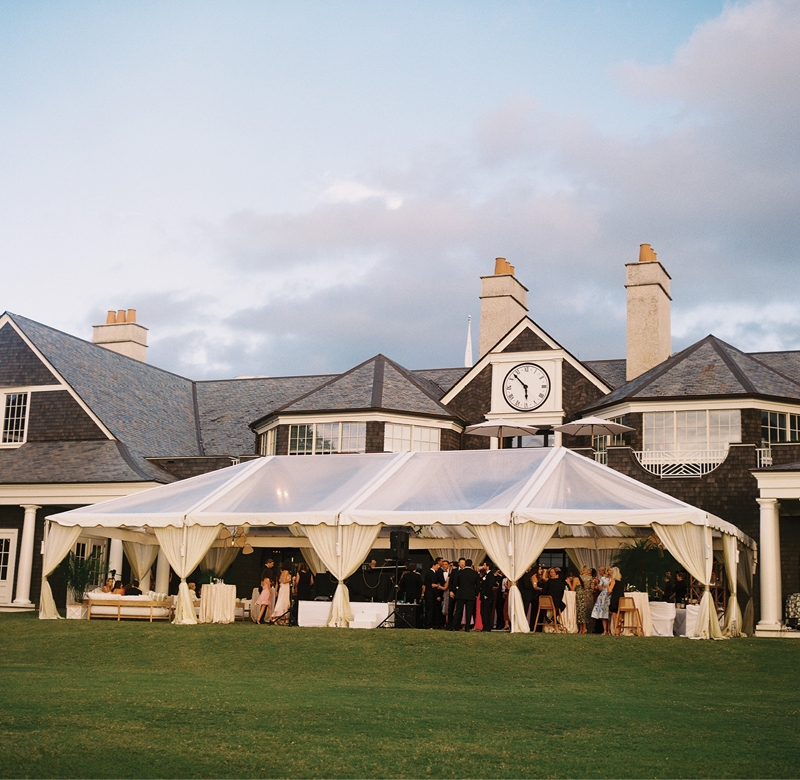 Kiawah’s River Course Clubhouse created a distinctive backdrop for the October wedding.