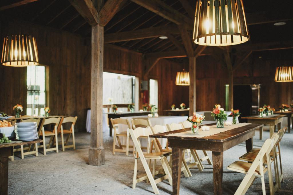 BASKET CASE: Ooh!’s planners captured the couple’s vision of a rustic-chic reception by dressing farm tables with burlap runners  and accenting them with antique apple baskets turned into lantern shades.