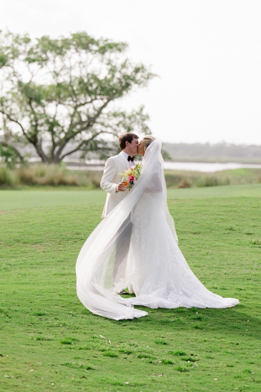 For their Kiawah Island nuptials, Clara Easterlin and Grey Reames turned to the Lowcountry for inspiration.