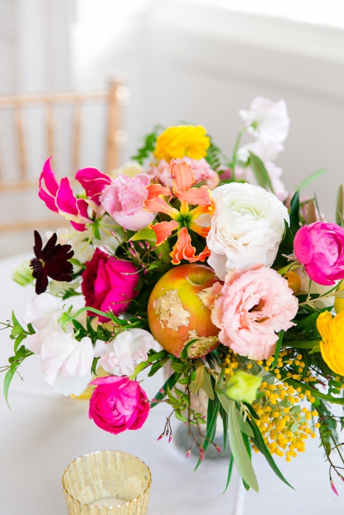 Florals by Branch Design Studio. Photograph by Dana Cubbage Weddings at the Gadsden House.