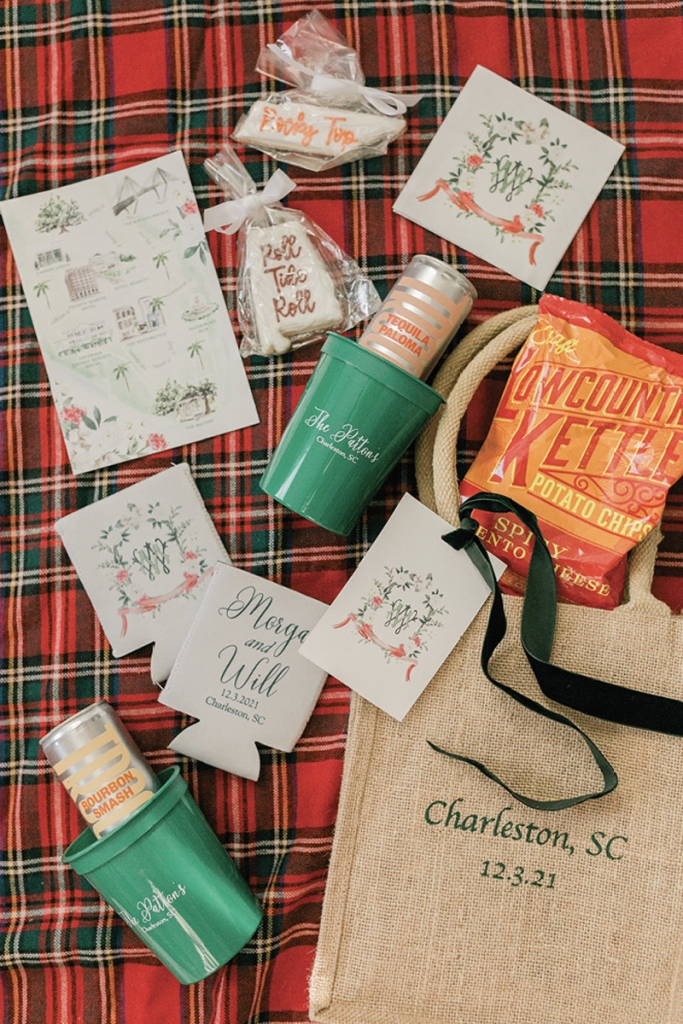 Guest bags filled with nostalgic treats from Knoxville and Tuscaloosa tied into the couple’s love story. Burlap bags featured cookies in the shape of Tennessee and Alabama and chips from Charleston.