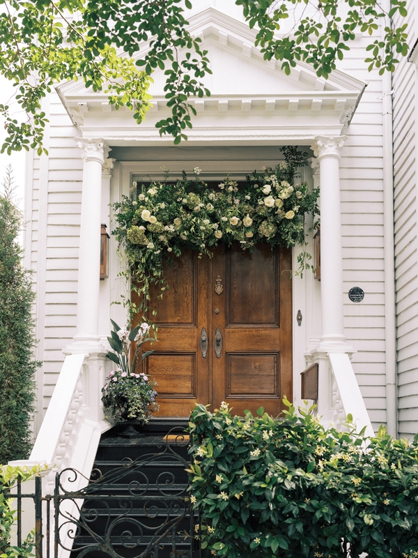 Grand installations by Savannah-based August Floral Design suited circa-1873 home.