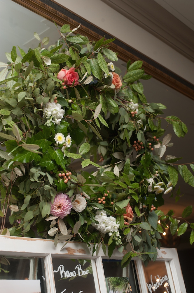 Florals by Country and Lace Florist. Image by Leigh Webber at Planter&#039;s Inn.