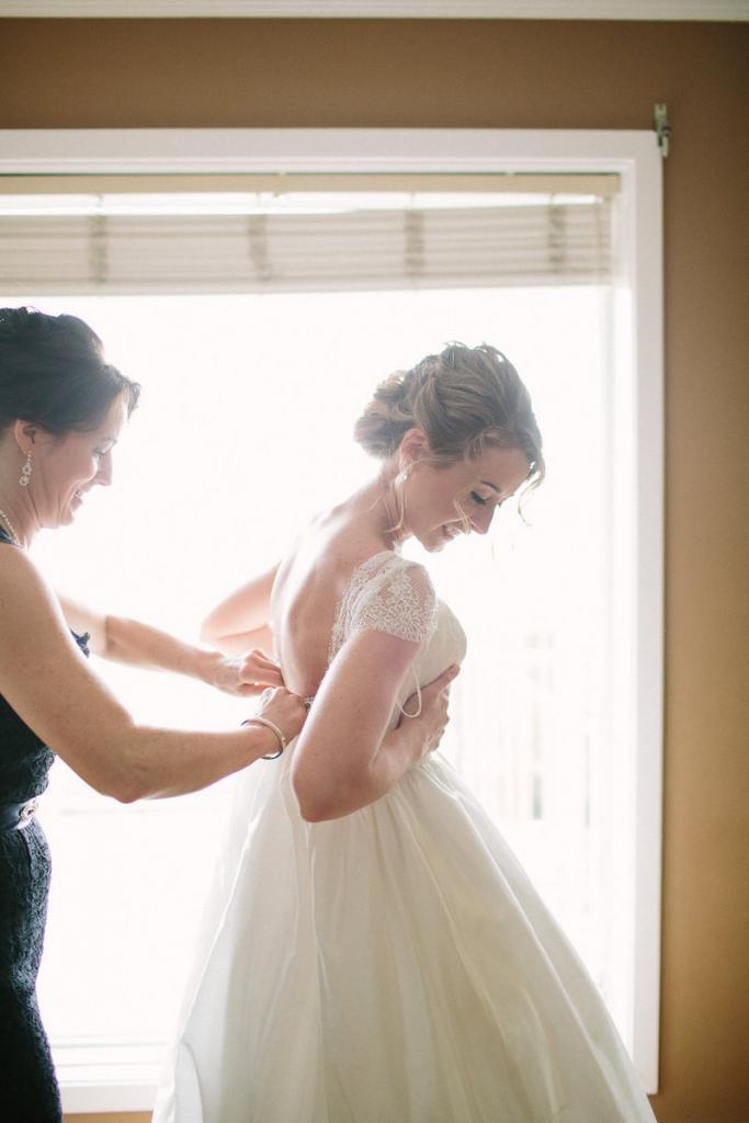 Bride&#039;s gown by Tara Keely. Hair by Krystal Yangco. Image by Julia Wade Photography.