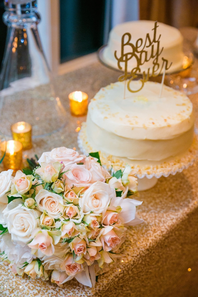 Cakeby Sugar Bakeshop. Florals by Carolina Charm. Photograph by Dana Cubbage Weddings.