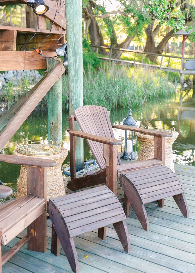 Creek Club - Give guests  gathering spots aplenty. Dress up a dock with pristine seating, side tables, and  lanterns.   &lt;i&gt;Photograph Dana Cubbage Weddings&lt;/i&gt;