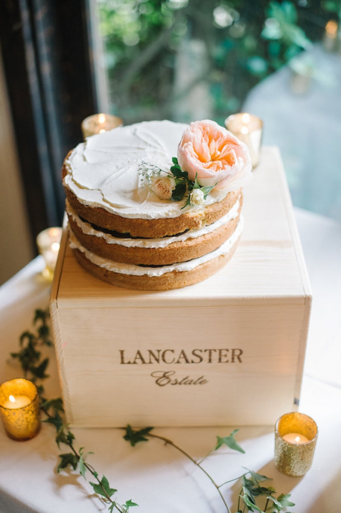 Image by Aaron &amp; Jillian Photography. Cake by Wildflour Pastry.