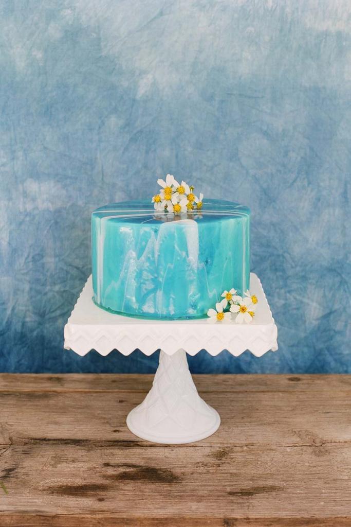 Cake by Anne White for Mercantile and Mash. Indigo-dyed cloth backdrop from Kristy Bishop.