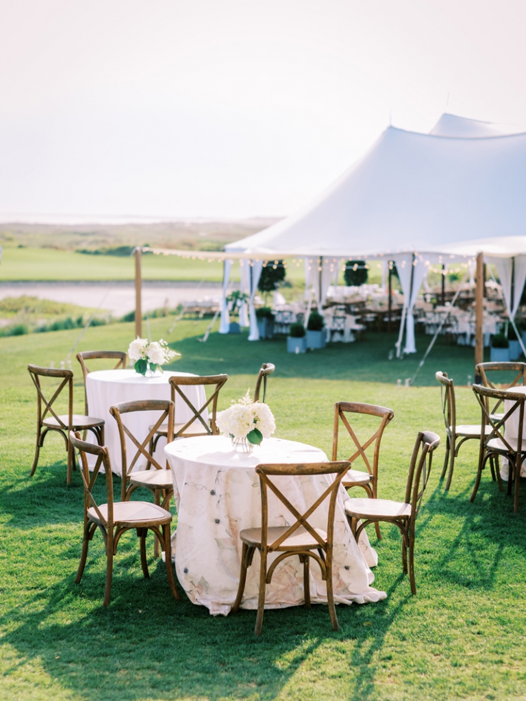 Sarah Benderson and Mark Balsom’s families have known each other for decades, which made their Kiawah Island nuptials something of a homecoming. “When we were making our guest list, there was so much overlap! It never felt like there were sides,” Sarah says. Planner Ellen Robinson of WED helped the couple select decor that felt soft, modern, and organic—a well-suited aesthetic for Kiawah’s illustrious Ocean Course.