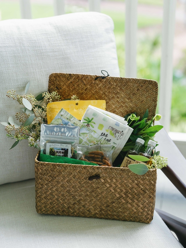 Curated welcome baskets included a weekend itinerary, Chris and Billy’s favorite treats, and a few tokens of the Lowcountry.