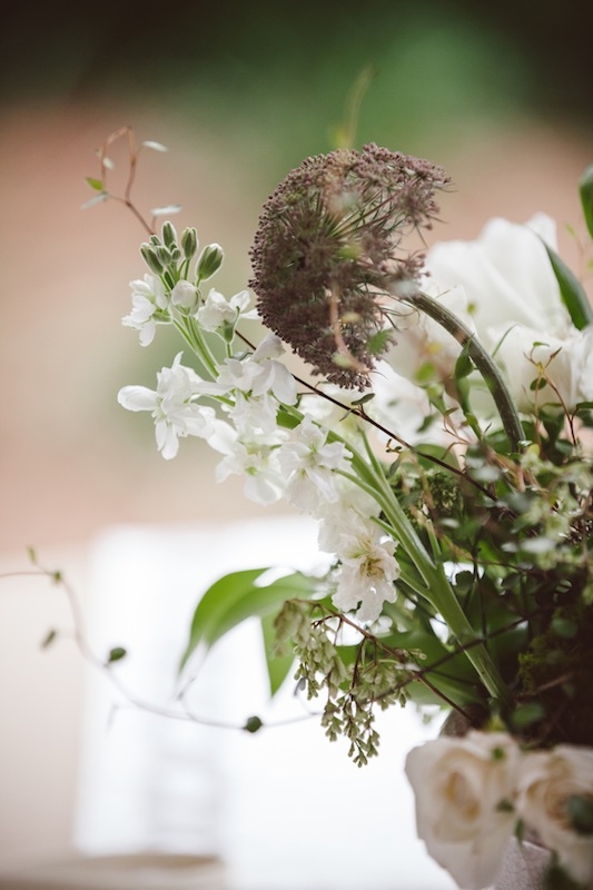 Florals by Heidi Inabinet of On a Limb. Image by Amelia + Dan Photography.