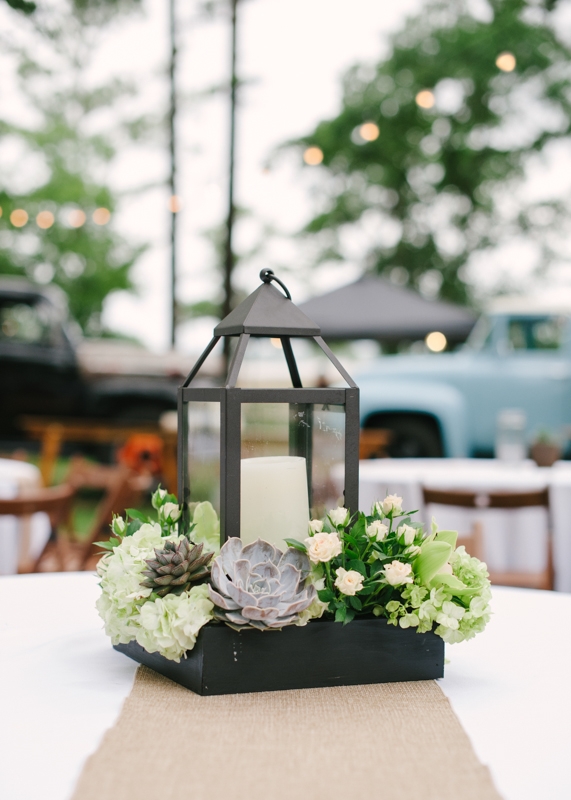 Flowers by First Bloom of Charleston. Wedding design by Ashley Russell of Ashley Nicole Events. Image by Britt Croft Photography.